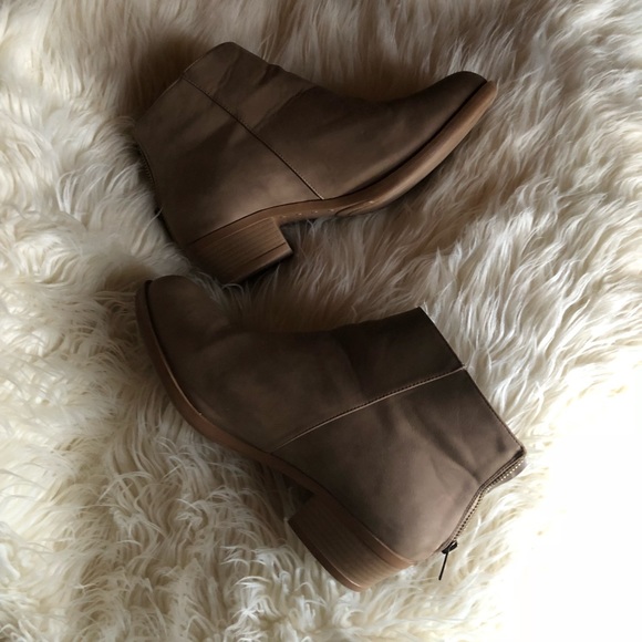 JustFab Shoes - Taupe ankle boots